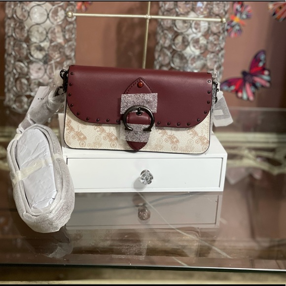 beat crossbody clutch